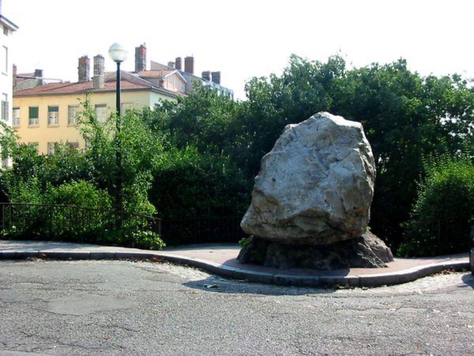 Le Gros Caillou, boulevard de la Croix-Rousse